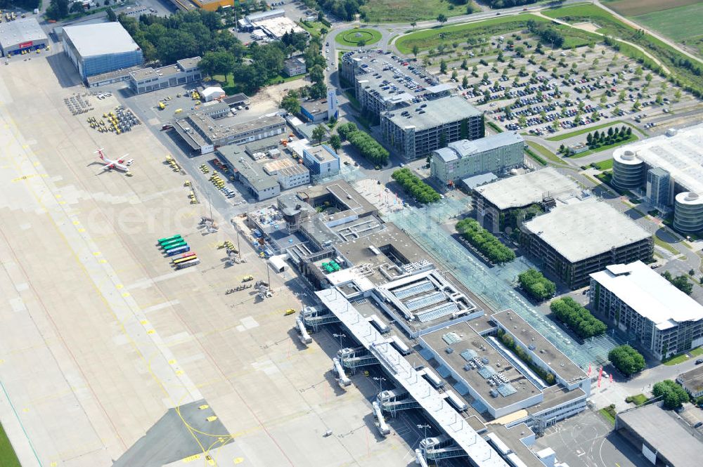 Nürnberg from the bird's eye view: Abfertigungsterminals auf dem Flughafen Nürnberg EDDN. Passenger terminal at the airport Nürnberg EDDN.