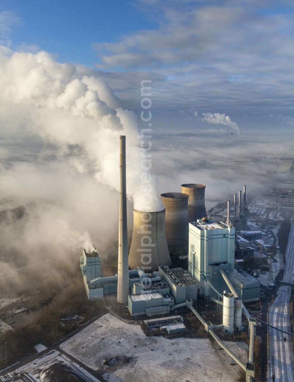 Werne from the bird's eye view: Exhaust gas clouds of coal-fired power plant RWE Power Gersteinwerk in Werne in North Rhine-Westphalia