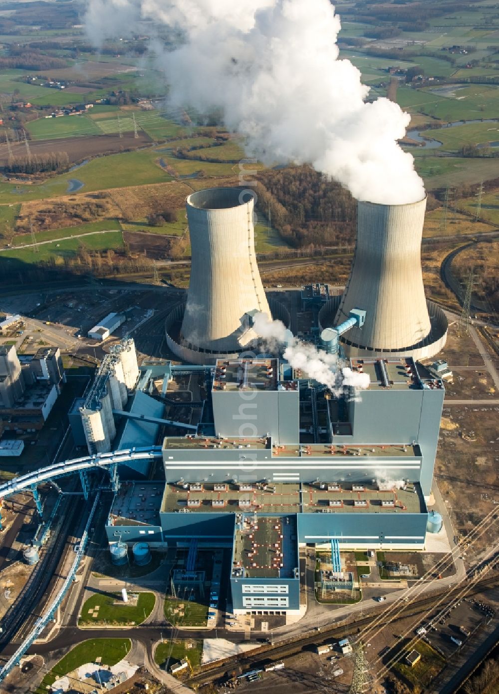 Aerial image Hamm - Exhaust gas clouds of coal-fired power plant RWE Power Gersteinwerk in Hamm in North Rhine-Westphalia