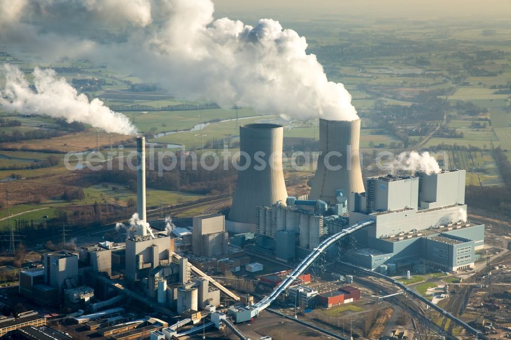 Hamm from the bird's eye view: Exhaust gas clouds of coal-fired power plant RWE Power Gersteinwerk in Hamm in North Rhine-Westphalia