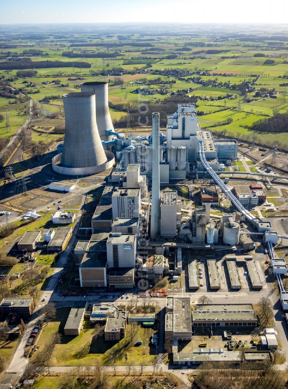 Hamm from above - Exhaust gas clouds of coal-fired power plant RWE Power Gersteinwerk in Hamm in North Rhine-Westphalia