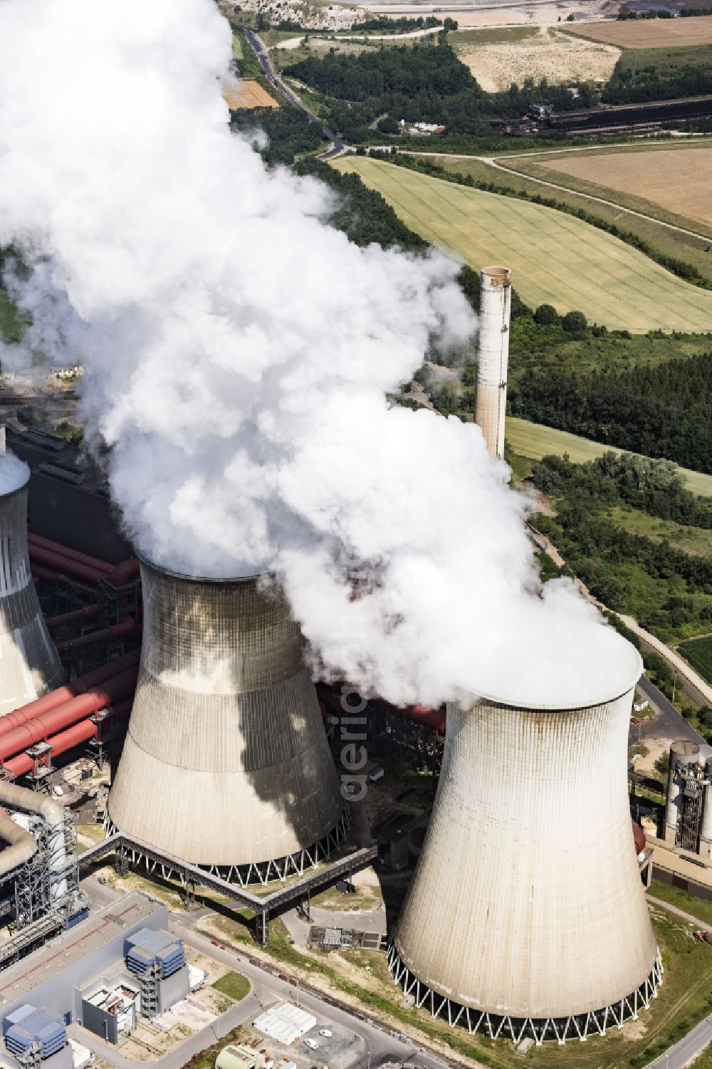 Aerial photograph Eschweiler - White exhaust smoke plumes from the power plants and exhaust towers of the coal-fired cogeneration plant on street Am Kraftwerk in the district Weisweiler in Eschweiler in the state North Rhine-Westphalia, Germany