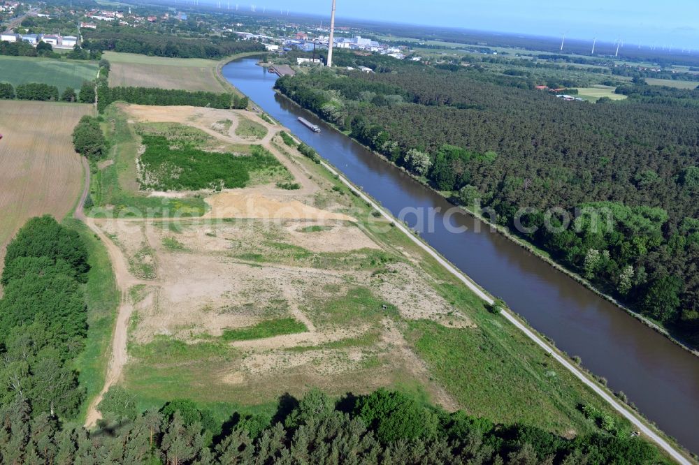 Genthin from the bird's eye view: Deposition surfaces at the works way bridge over the Fiener main on-site preflooder at the Elbe-Havel Canal in Genthin in the state Saxony-Anhalt