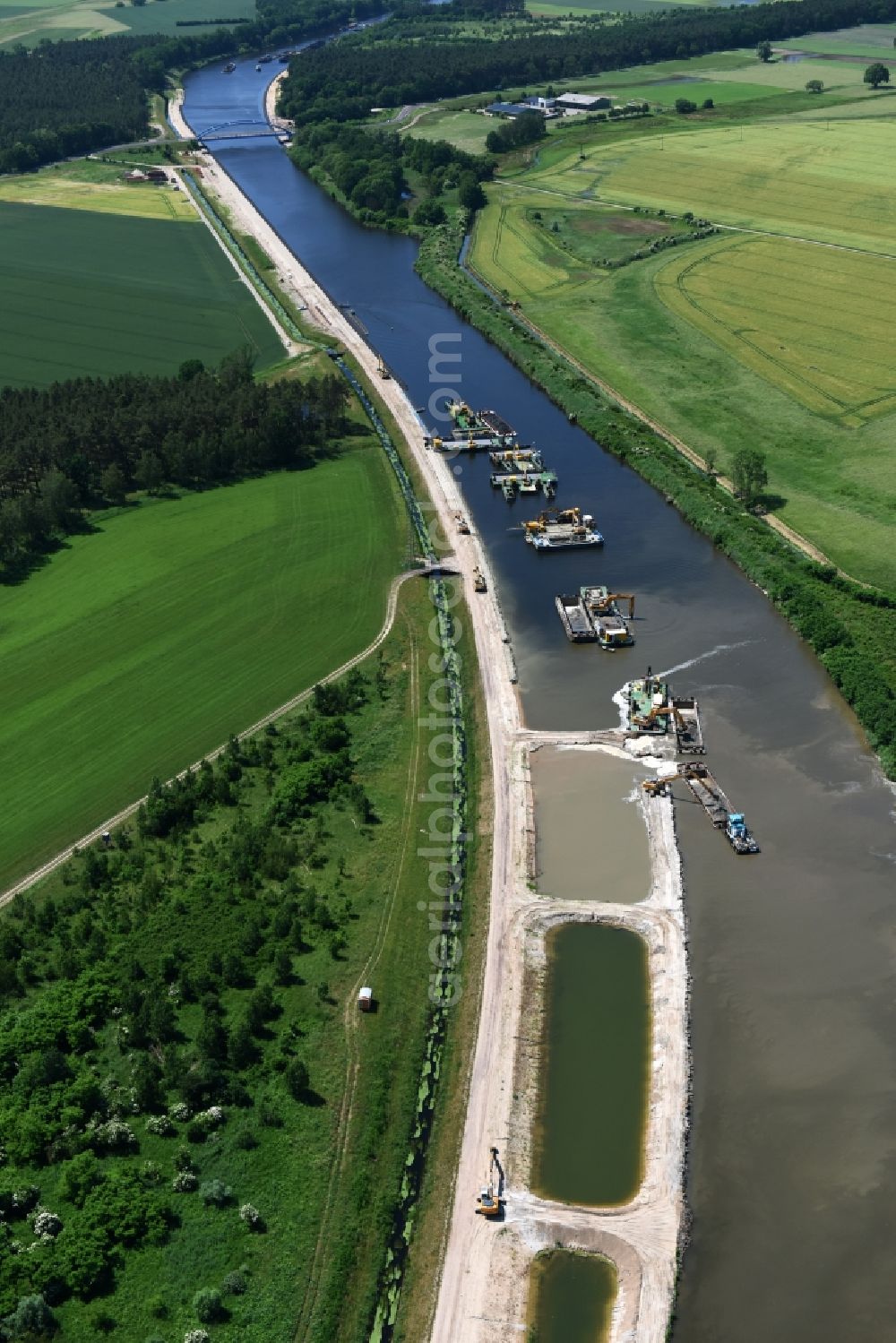 Elbe-Parey from the bird's eye view: Deposition surfaces at the riverside of the Elbe-Havel Canal between the Ihleburger bridge and the Zerben sluice in Saxony-Anhalt