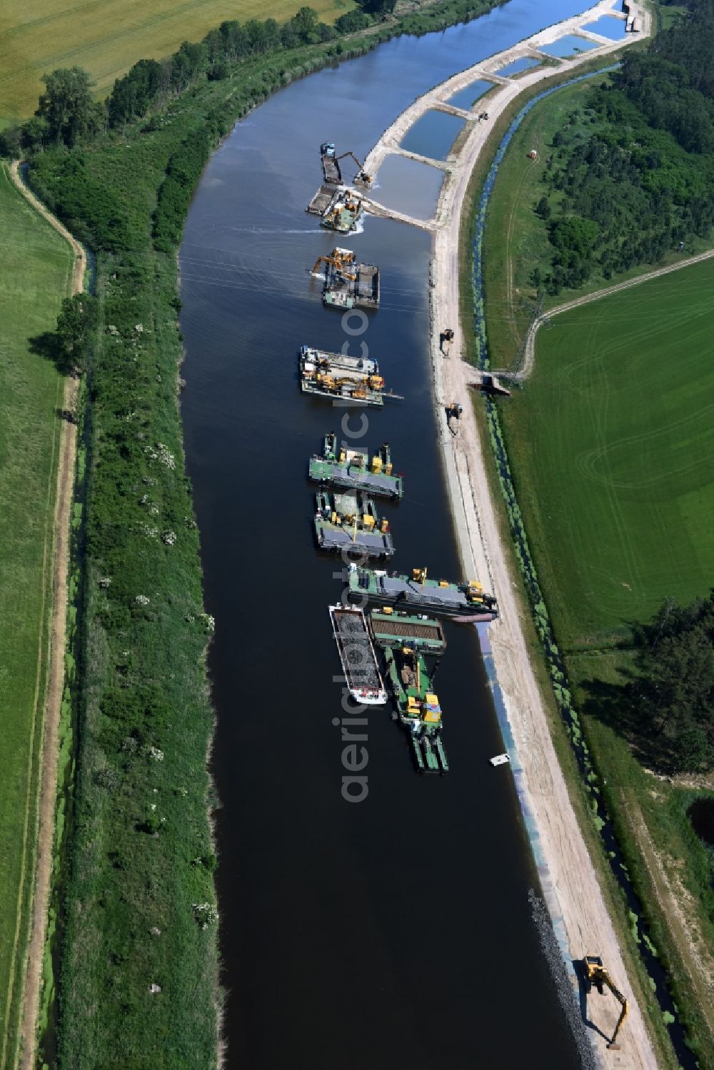 Elbe-Parey from the bird's eye view: Deposition surfaces at the riverside of the Elbe-Havel Canal between the Ihleburger bridge and the Zerben sluice in Saxony-Anhalt