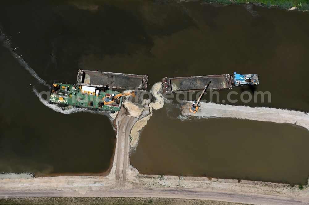 Aerial photograph Elbe-Parey - Deposition surfaces at the riverside of the Elbe-Havel Canal between the Ihleburger bridge and the Zerben sluice in Saxony-Anhalt