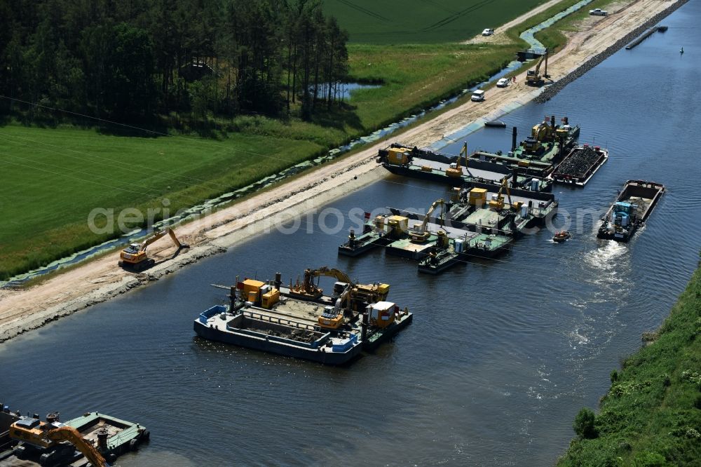 Elbe-Parey from the bird's eye view: Deposition surfaces at the riverside of the Elbe-Havel Canal between the Ihleburger bridge and the Zerben sluice in Saxony-Anhalt