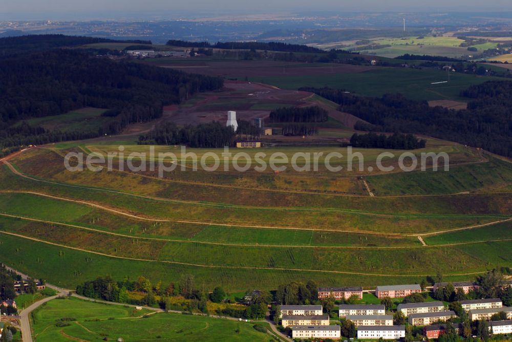 Bad Schlema from the bird's eye view: Blick auf die Haldenlandschaft des ehemaligen Uranbergbaus am Haldenweg in Bad Schlema.