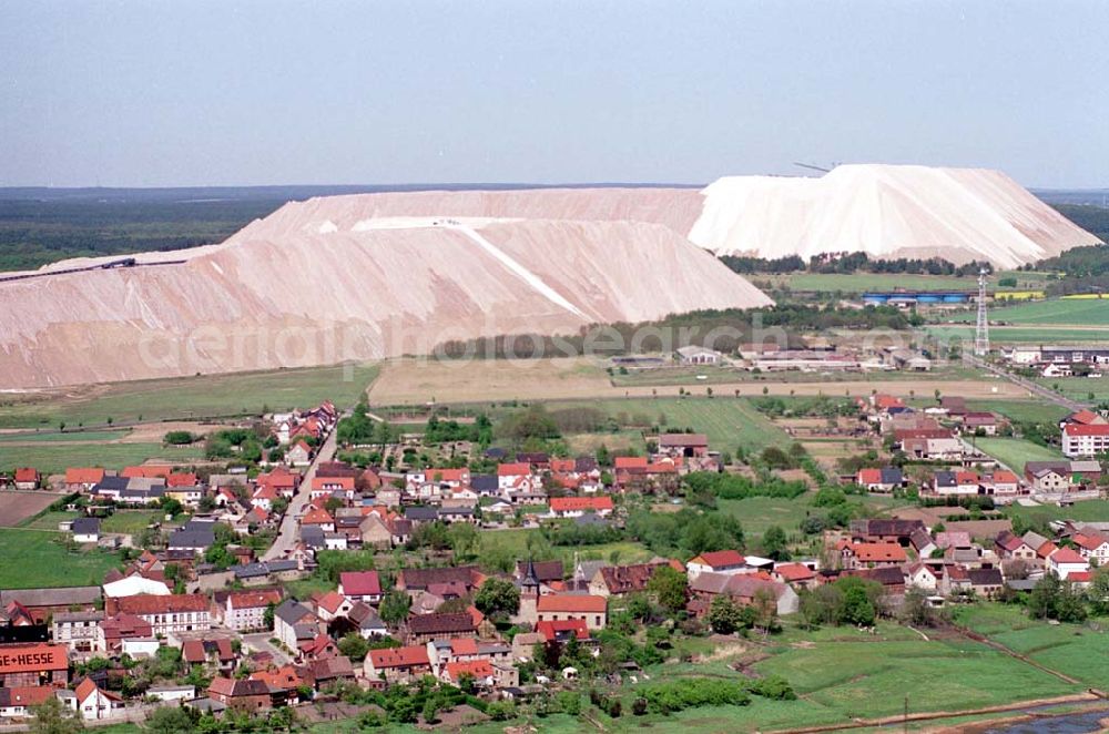 Aerial photograph Cobitz in Sachsen-Anhalt - Abraumhalden der Kali + Salz AG bei Cobitz in Sachsen-Anhalt. Datum: 05.05.03