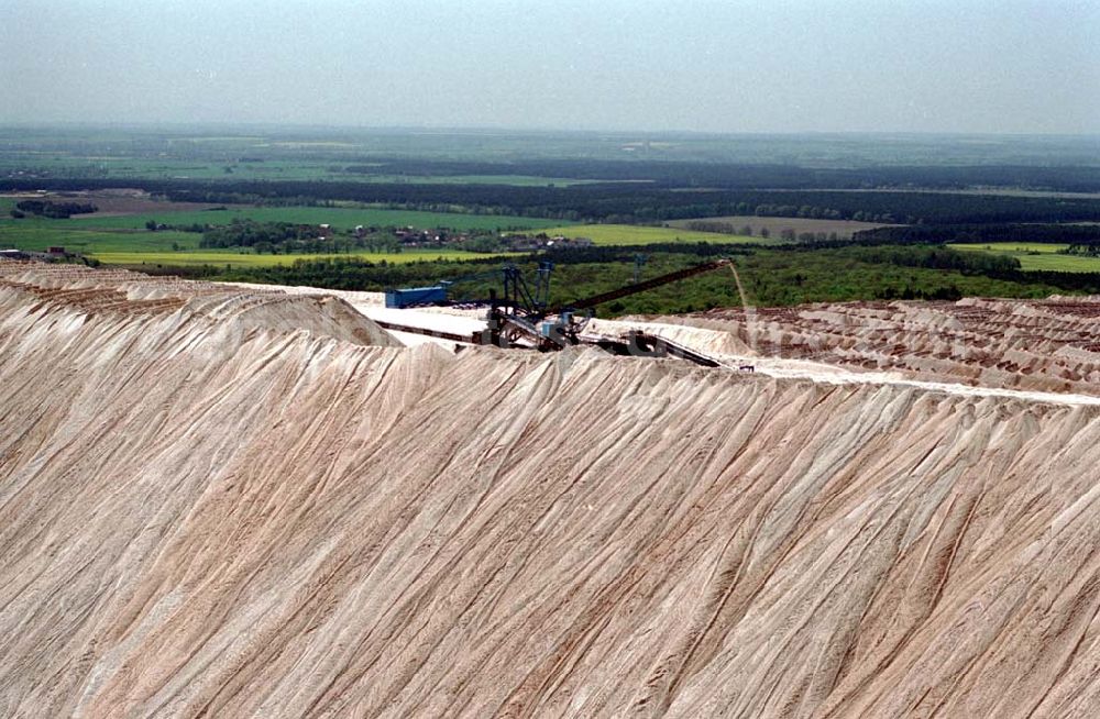 Aerial photograph Cobitz in Sachsen-Anhalt - Abraumhalden der Kali + Salz AG bei Cobitz in Sachsen-Anhalt. Datum: 05.05.03