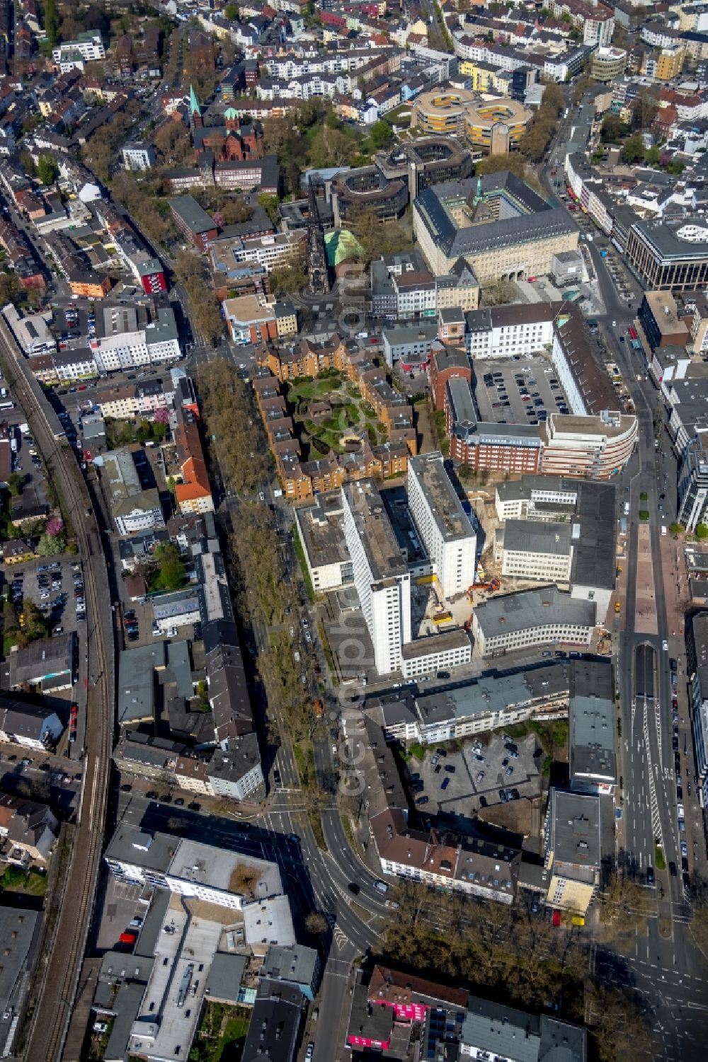 Bochum from the bird's eye view: Demolition, demolition and unsealing work on the concrete surfaces of an office and commercial building for the construction of the Viktoria-Karree in Bochum in the federal state of North Rhine-Westphalia, Germany