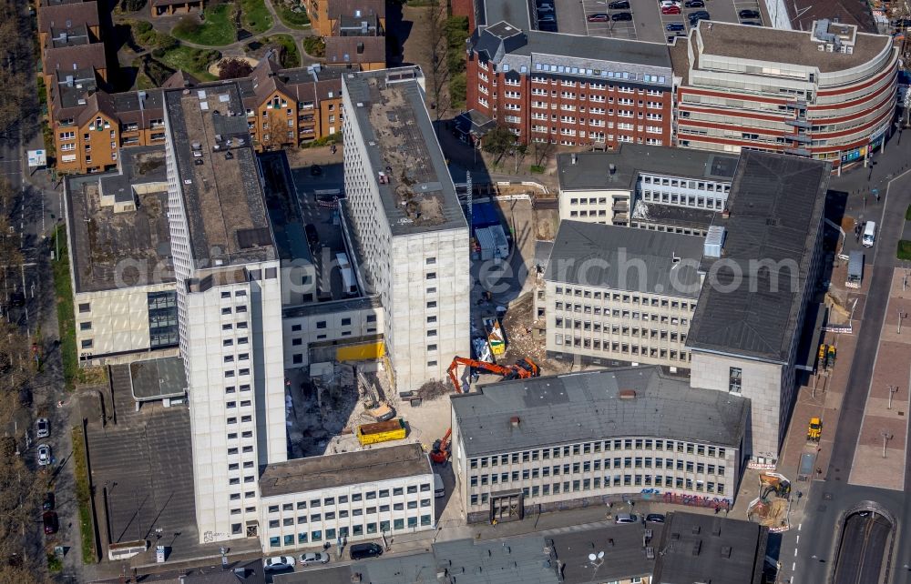 Aerial photograph Bochum - Demolition, demolition and unsealing work on the concrete surfaces of an office and commercial building for the construction of the Viktoria-Karree in Bochum in the federal state of North Rhine-Westphalia, Germany