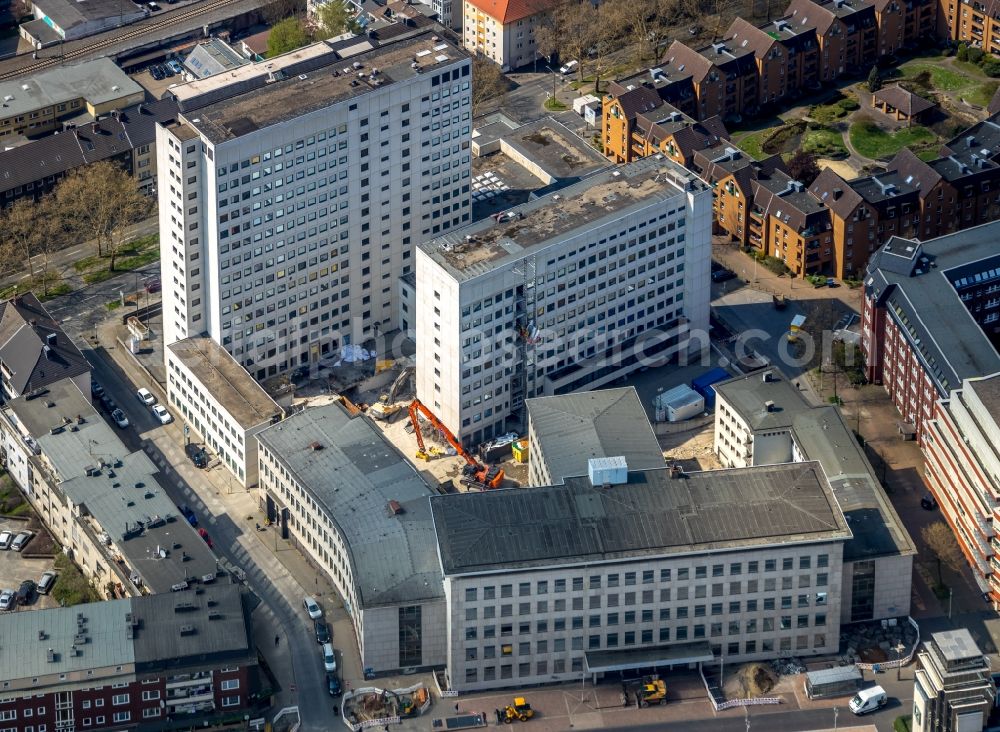 Bochum from above - Demolition, demolition and unsealing work on the concrete surfaces of an office and commercial building for the construction of the Viktoria-Karree in Bochum in the federal state of North Rhine-Westphalia, Germany