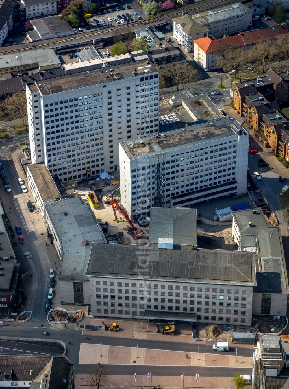 Bochum from the bird's eye view: Demolition, demolition and unsealing work on the concrete surfaces of an office and commercial building for the construction of the Viktoria-Karree in Bochum in the federal state of North Rhine-Westphalia, Germany