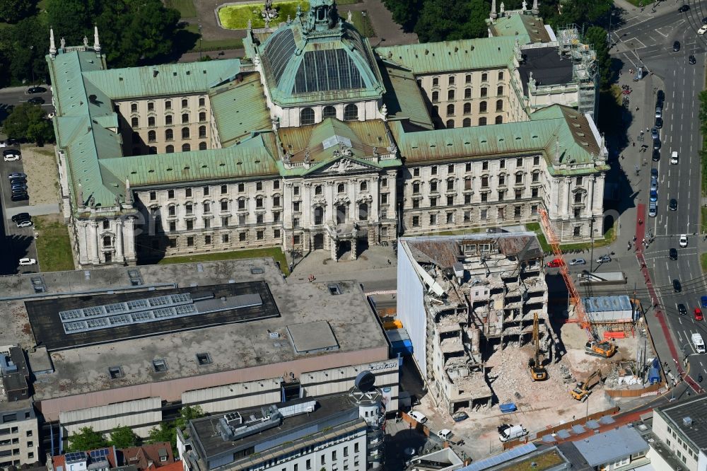 München from above - Demolition and unsealing work on the concrete surfaces the formerly Hotel Koenigshof on Karlsplatz in Munich in the state Bavaria, Germany