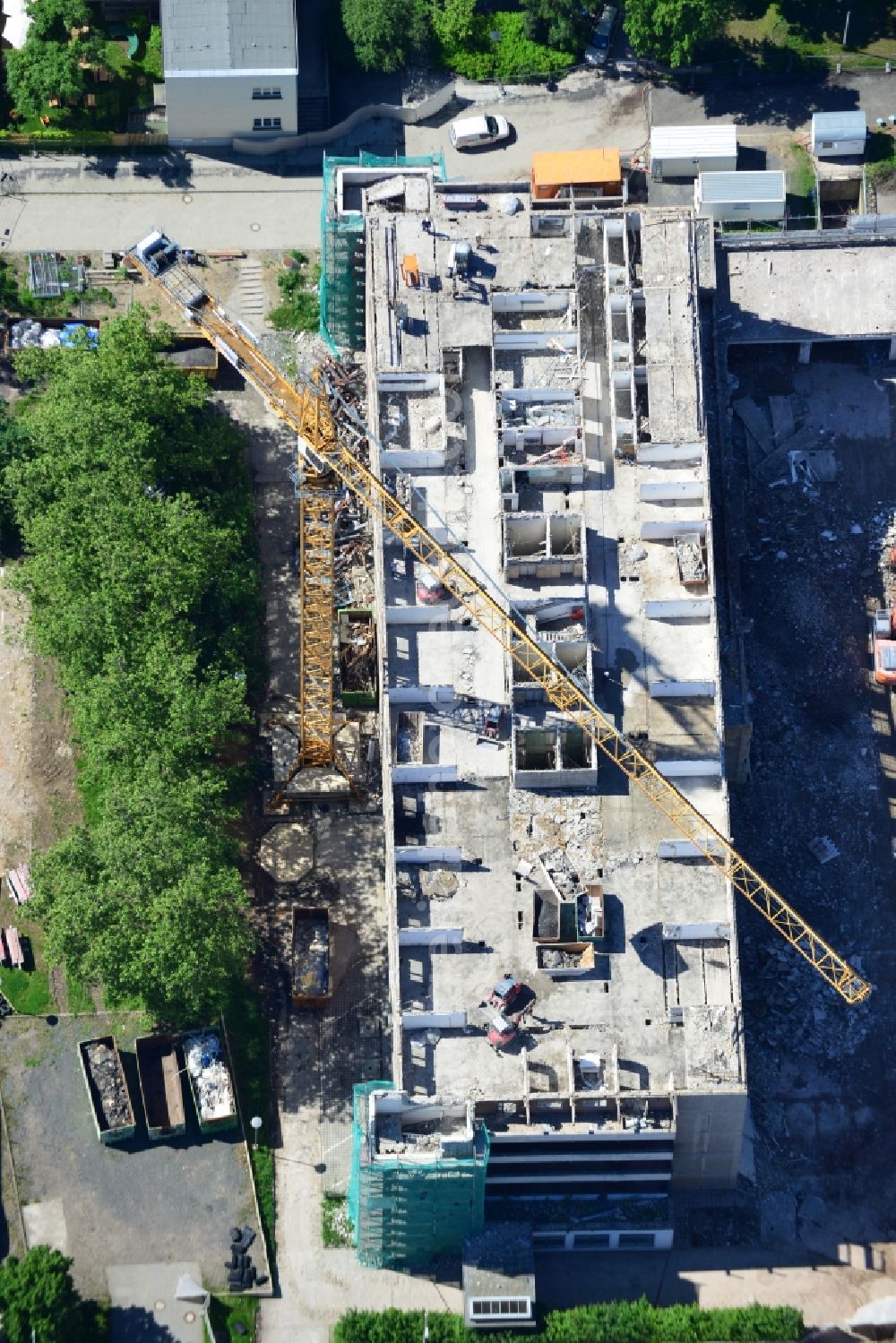 Leipzig from the bird's eye view: View of the construction site for demolition of the old bed of the house at the University Hospital in Leipzig, Liebig Street in Saxony