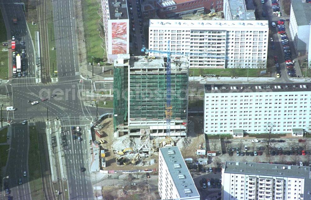 Aerial image Berlin- Mitte - Abriß des alten Wohnhauses an der Mollstraße in Berlin - Mitte. 11.03.02