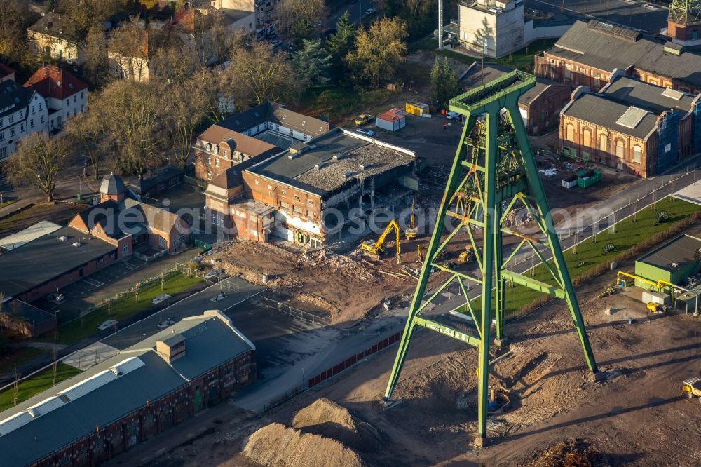 Dinslaken from above - Demolition work on the conveyors and mining pits at the headframe - Zechenturm Lohberg in Dinslaken in the state North Rhine-Westphalia