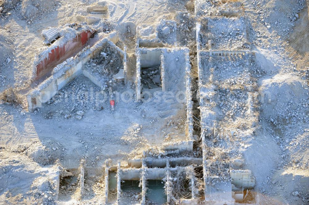 Aerial photograph Stendal - Arneburg - Blick auf die Abrissarbeiten an den Resten der Reaktorblöcke, der Bauruine des nie in Betrieb gegangenen Atomraftwerk, Arneburg bei Stendal in Sachsen-Anhalt. View of the ruined building of the reactor. The reactor in Stendal, Arneburg in Saxony-Anhalt, never gone into operation.