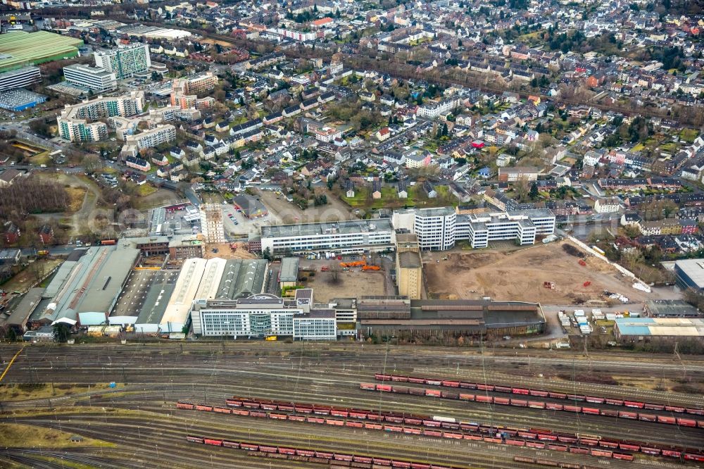 Oberhausen from the bird's eye view: Dismantling of high-rise buildings der BABCOCK Fertigungszentrum GmbH in Oberhausen in the state North Rhine-Westphalia