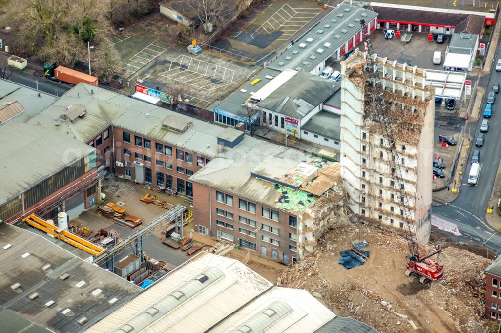 Aerial photograph Oberhausen - Dismantling of high-rise buildings der BABCOCK Fertigungszentrum GmbH in Oberhausen in the state North Rhine-Westphalia