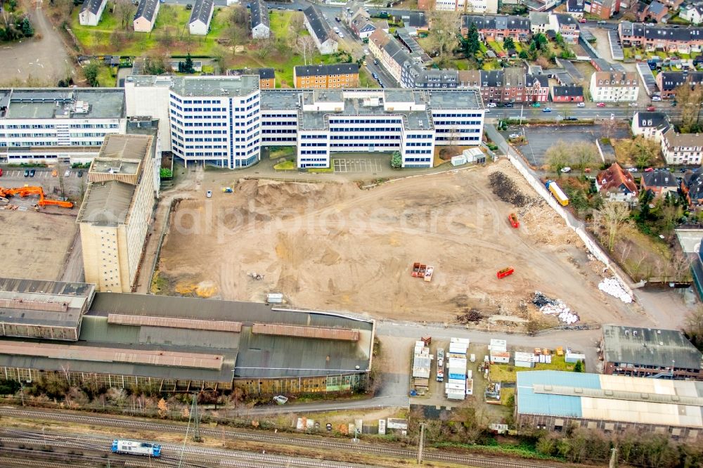 Oberhausen from above - Dismantling of high-rise buildings der BABCOCK Fertigungszentrum GmbH in Oberhausen in the state North Rhine-Westphalia