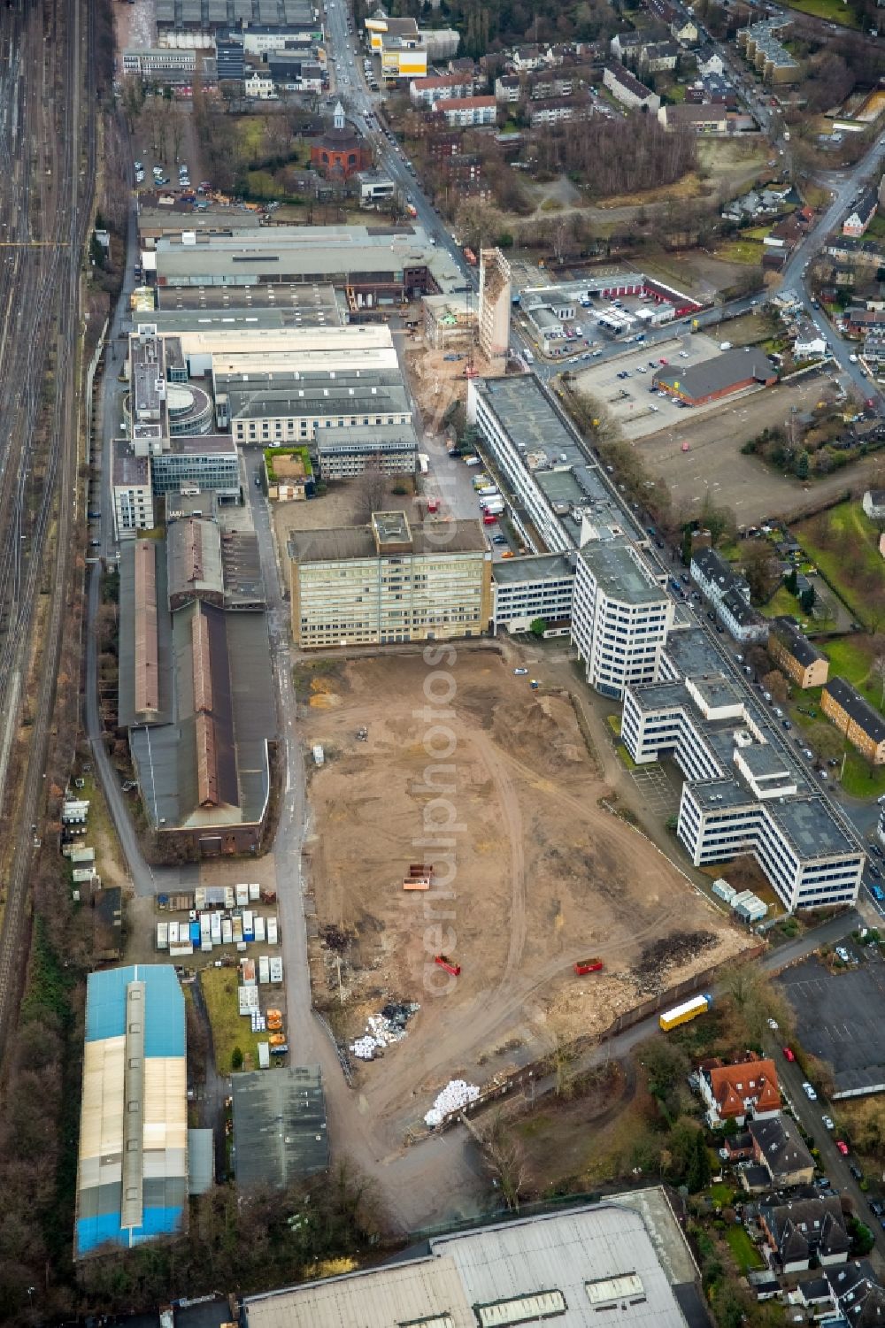 Oberhausen from the bird's eye view: Dismantling of high-rise buildings der BABCOCK Fertigungszentrum GmbH in Oberhausen in the state North Rhine-Westphalia