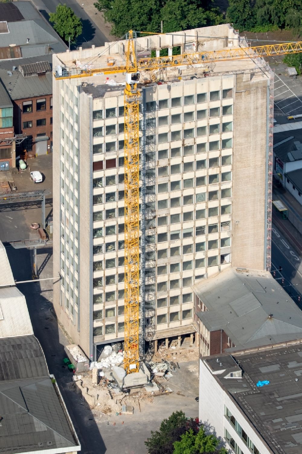 Aerial photograph Oberhausen - Dismantling of high-rise buildings Babcock-Hochhaus in Oberhausen in the state North Rhine-Westphalia