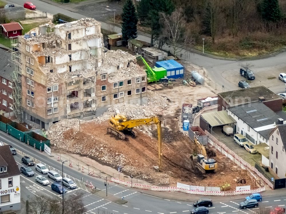 Hamm from the bird's eye view: Dismantling of high-rise buildings Schrottimmobilie Heessener Strasse corner Muensterstrasse in the district Hamm-Heessen in Hamm in the state North Rhine-Westphalia, Germany