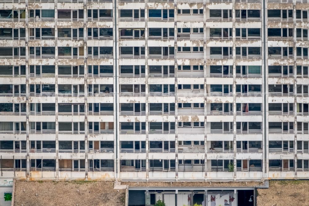 Aerial photograph Gladbeck - Dismantling of high-rise buildings on Schwechater Strasse in Gladbeck in the state North Rhine-Westphalia, Germany