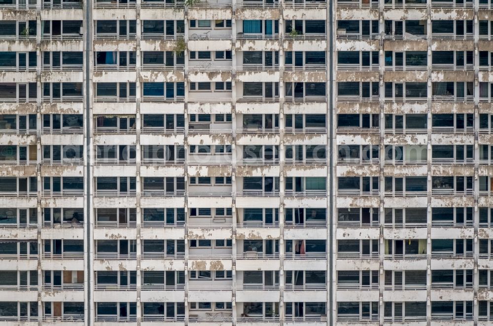 Gladbeck from the bird's eye view: Dismantling of high-rise buildings on Schwechater Strasse in Gladbeck in the state North Rhine-Westphalia, Germany