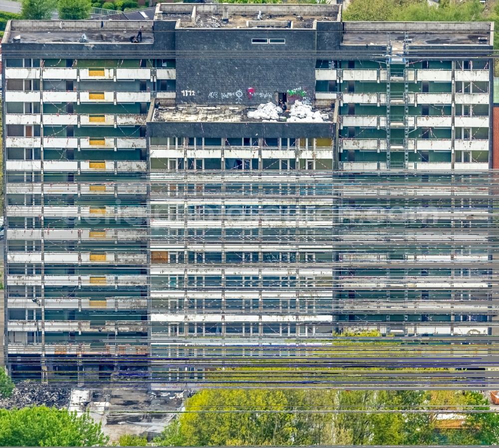 Aerial photograph Gladbeck - Dismantling of high-rise buildings on Schwechater Strasse in Gladbeck in the state North Rhine-Westphalia, Germany