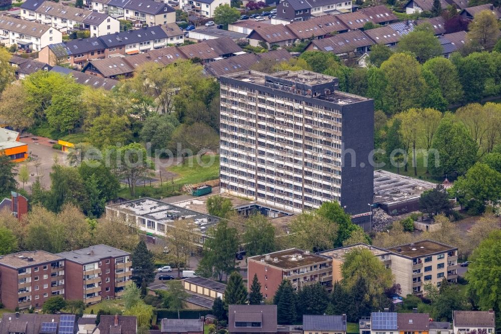 Gladbeck from above - Dismantling of high-rise buildings on Schwechater Strasse in Gladbeck at Ruhrgebiet in the state North Rhine-Westphalia, Germany