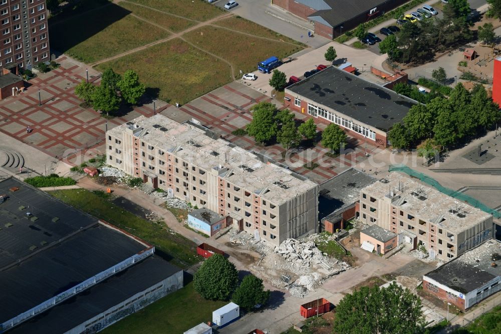 Aerial image Schwerin - Dismantling of high-rise buildings on Berliner Platz in Schwerin in the state Mecklenburg - Western Pomerania, Germany