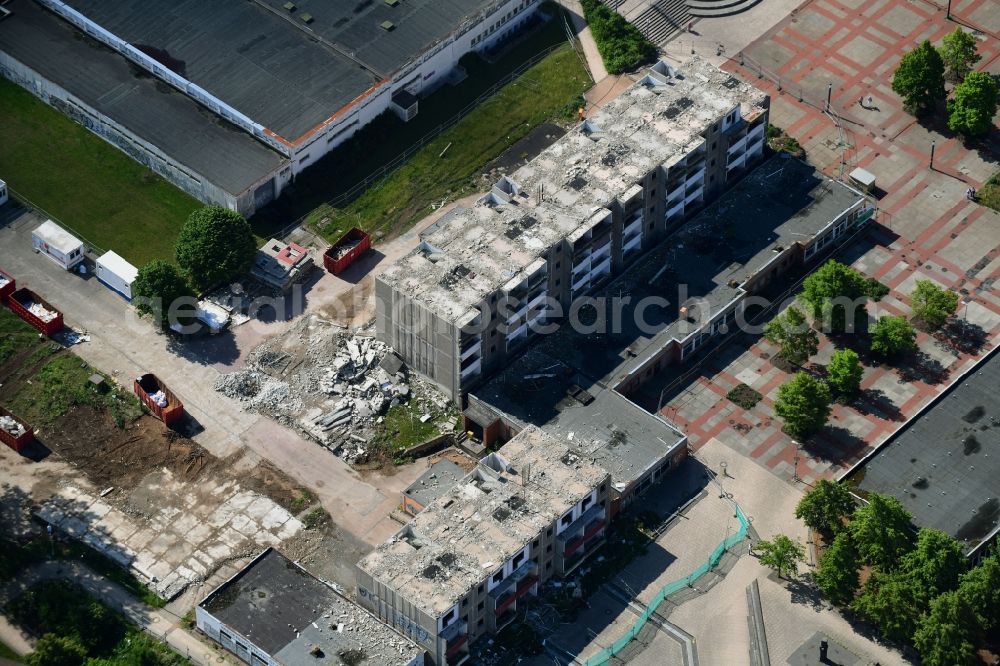 Aerial image Schwerin - Dismantling of high-rise buildings on Berliner Platz in Schwerin in the state Mecklenburg - Western Pomerania, Germany