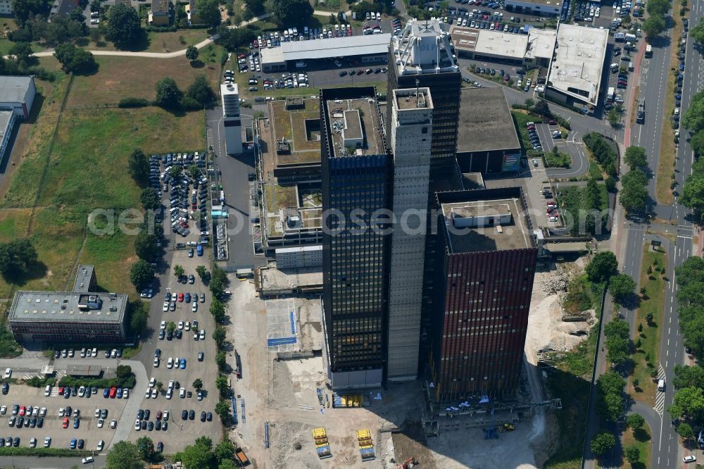 Köln from the bird's eye view: Dismantling of high-rise buildings Die Welle in the district Raderthal in Cologne in the state North Rhine-Westphalia, Germany