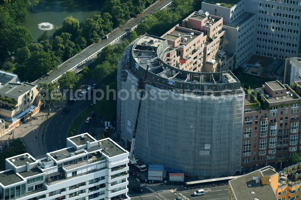 Aerial image Berlin - Demolition of the office building at the Budapest street corner of Kurfuerstenstrasse in Berlin, Germany