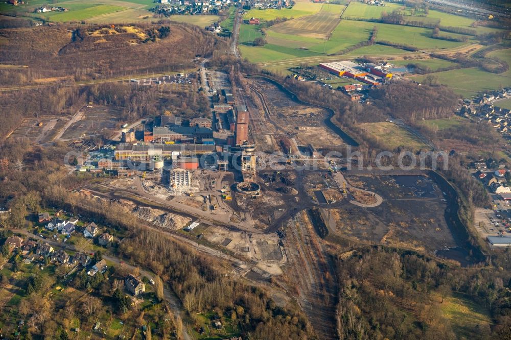 Hamm from above - Demolition and dismantling conveyors and mining pits at the headframe Zeche Heinrich Robert in the district Wiescherhoefen in Hamm in the state North Rhine-Westphalia, Germany