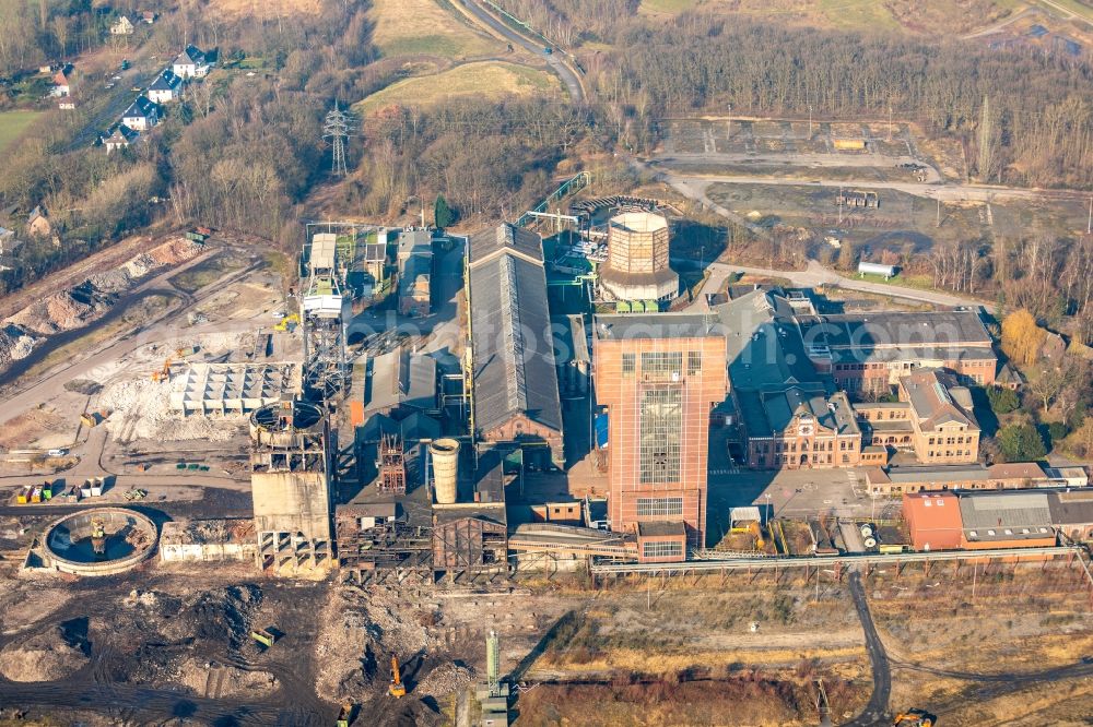 Aerial photograph Hamm - Demolition and dismantling conveyors and mining pits at the headframe Zeche Heinrich Robert in the district Wiescherhoefen in Hamm in the state North Rhine-Westphalia, Germany