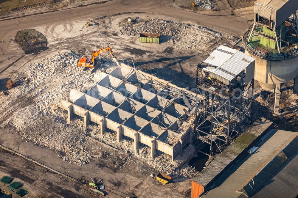 Aerial photograph Hamm - Demolition and dismantling conveyors and mining pits at the headframe Zeche Heinrich Robert in the district Wiescherhoefen in Hamm in the state North Rhine-Westphalia, Germany