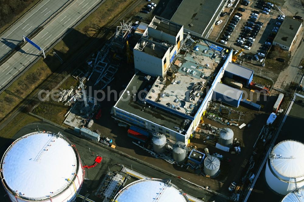 Gera from the bird's eye view: Demolition and dismantling of the decommissioned power plants and exhaust towers of the cogeneration plant Gera Nord in Gera in the state Thuringia, Germany