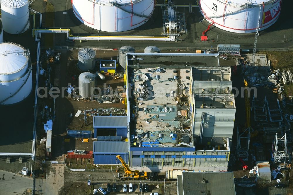 Gera from the bird's eye view: Demolition and dismantling of the decommissioned power plants and exhaust towers of the cogeneration plant Gera Nord in Gera in the state Thuringia, Germany