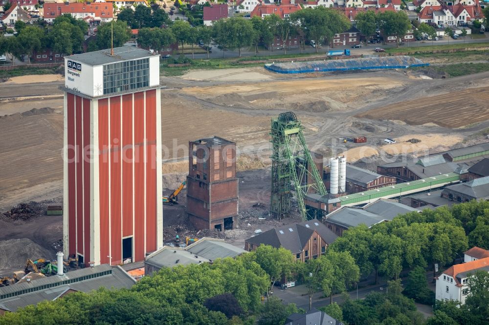 Aerial photograph Kamp-Lintfort - Demolition and dismantling work at the Conveyors and mining pits at the headframe Zeche Friedrich Heinrich Schacht 2 in Kamp-Lintfort in the state North Rhine-Westphalia