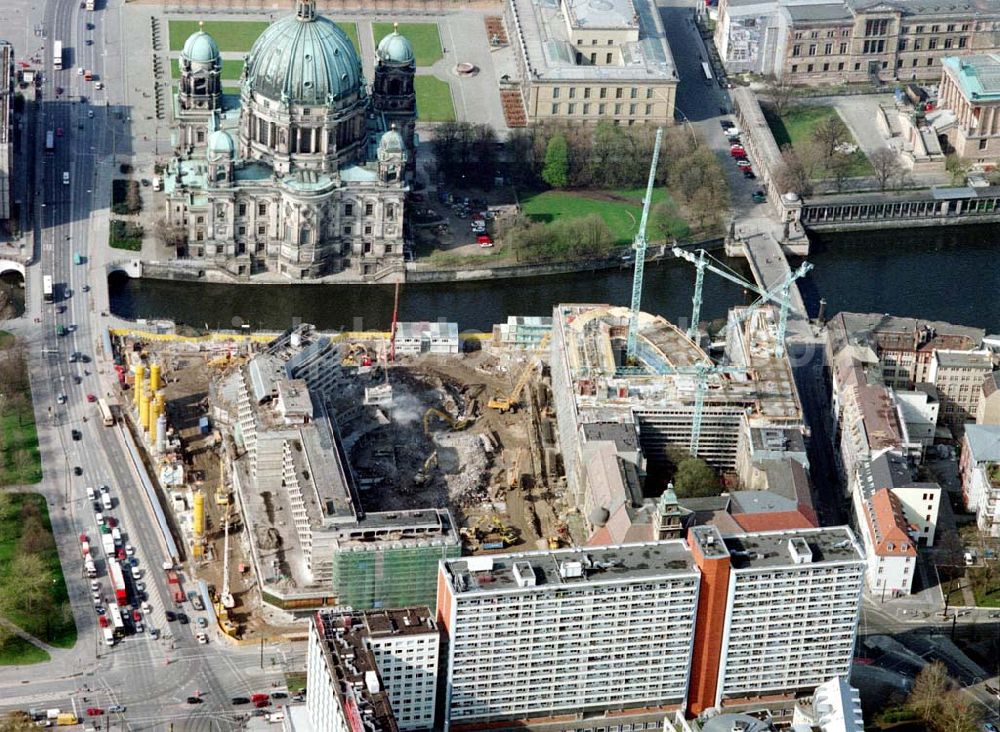 Aerial image Berlin - Abriß des ehem. Palasthotels der SAS gegenüber des Berliner Domes in Berlin - Mitte.