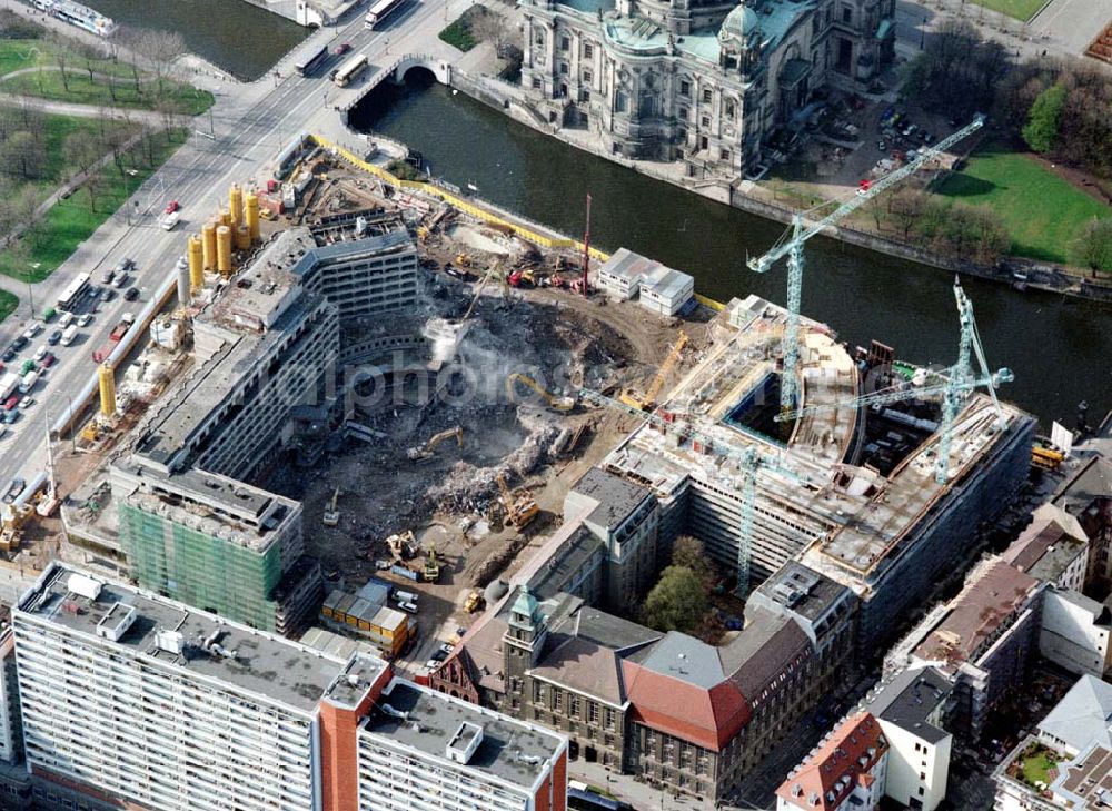 Aerial photograph Berlin - Abriß des ehem. Palasthotels der SAS gegenüber des Berliner Domes in Berlin - Mitte.