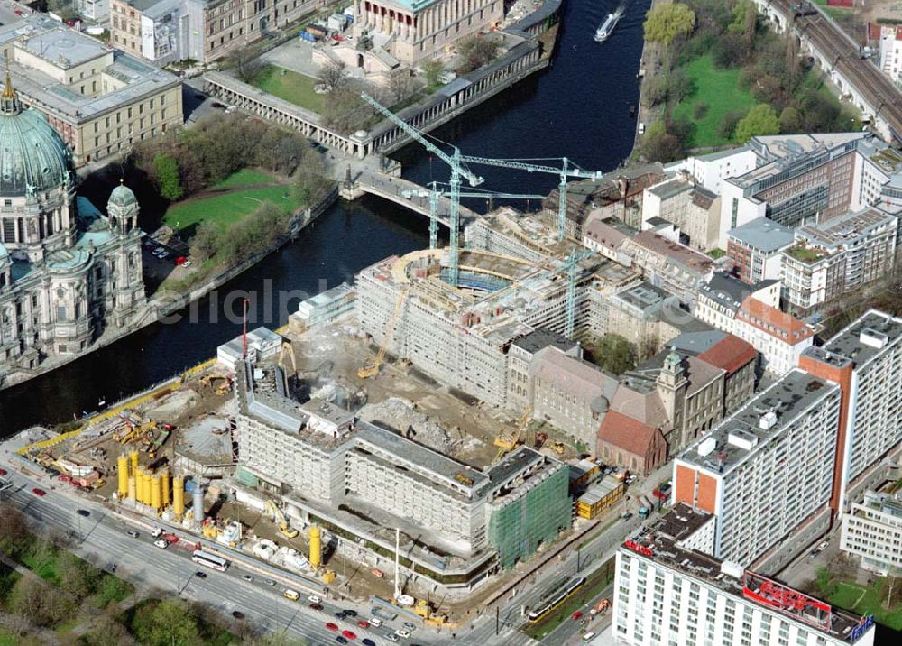 Aerial photograph Berlin - Abriß des ehem. Palasthotels der SAS gegenüber des Berliner Domes in Berlin - Mitte.