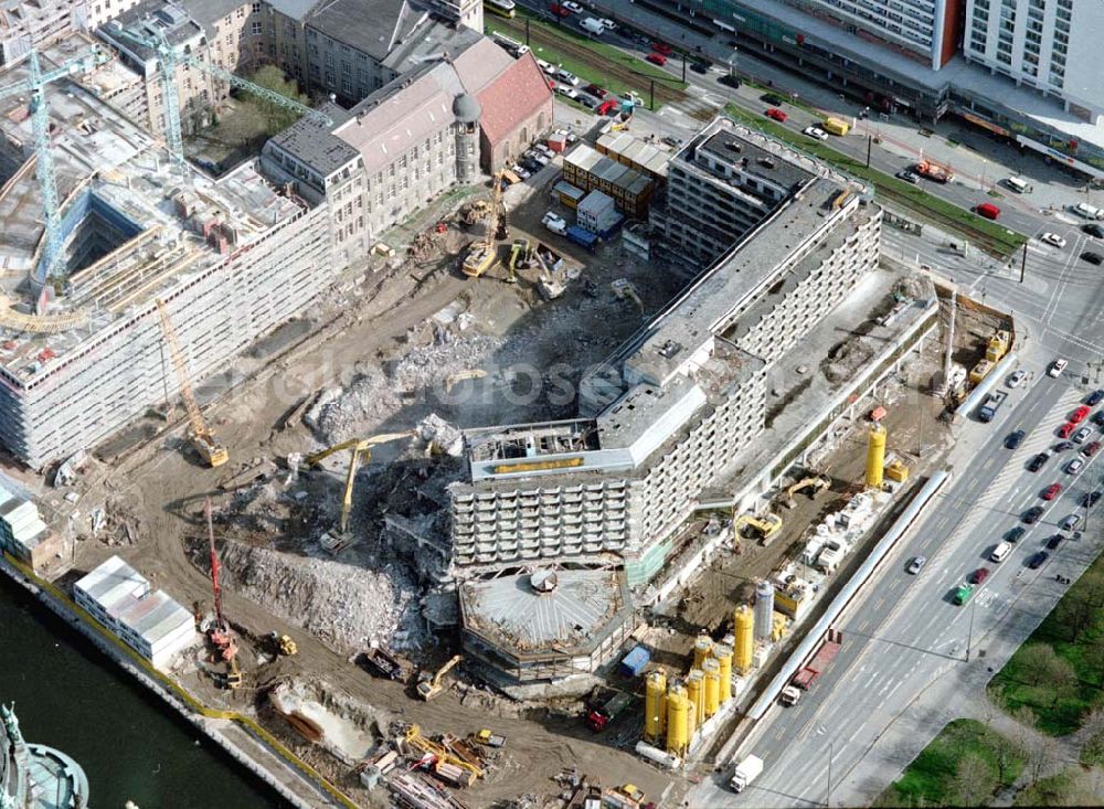 Aerial photograph Berlin - Abriß des ehem. Palasthotels der SAS gegenüber des Berliner Domes in Berlin - Mitte.