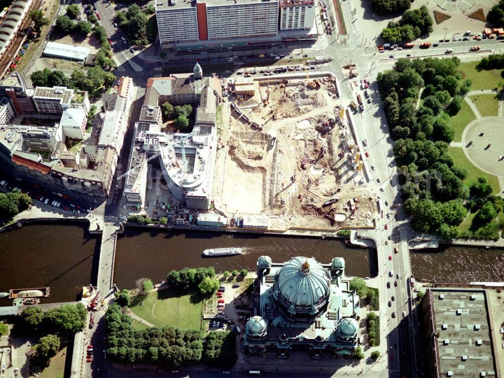 Aerial photograph Berlin - Lichtenberg - Abriß des ehem. Palasthotels der SAS gegenüber des Berliner Domes in Berlin - Mitte.