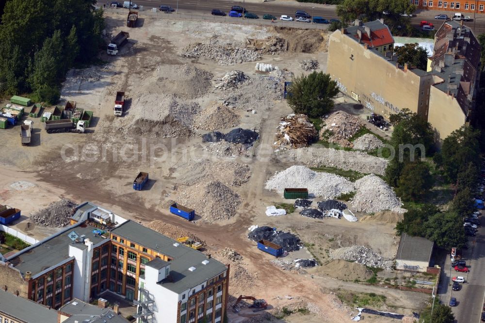 Berlin from the bird's eye view: View at the site of the demolished former company building of the Freudenberg Sealing Products GmbH & Co. in Berlin Friedrichshain at the Boxhagener Street