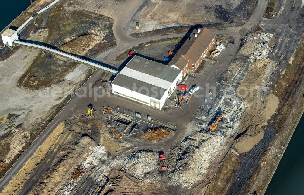 Duisburg from above - Demolition and disposal work on the remains of the ruins of Kohleninsel for the new building of a container terminal in Duisburg at Ruhrgebiet in the state North Rhine-Westphalia, Germany